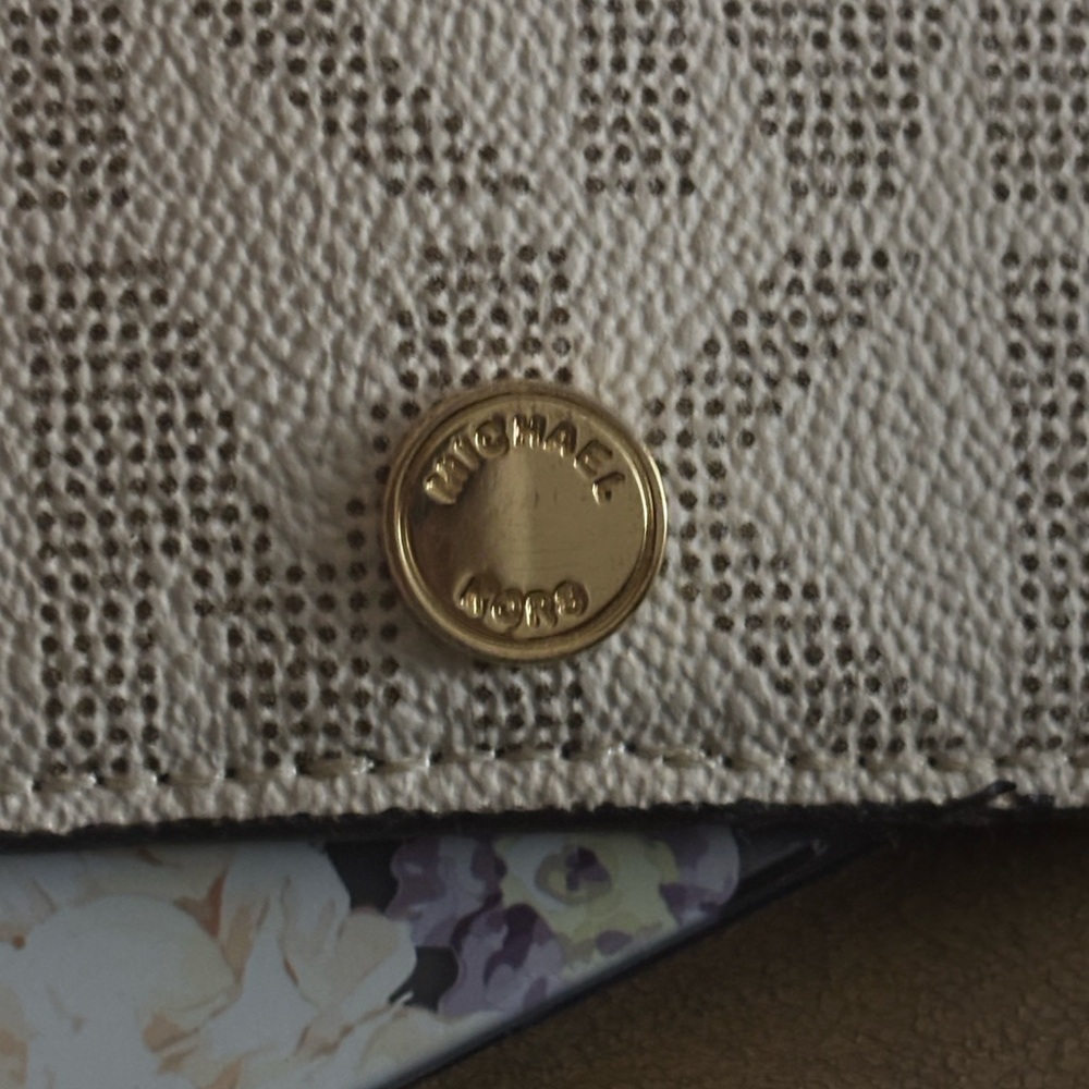 Michael Kors Jet Set large signature Wallet NWOT - Picture 12 of 13